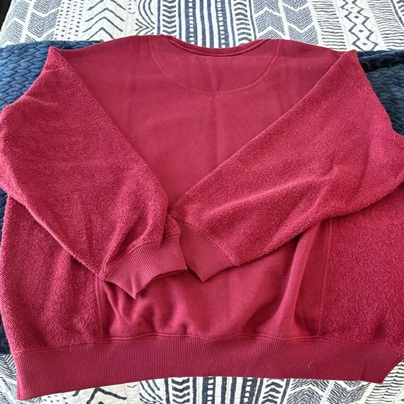 Aerie women’s oversized maroon sweatshirt - Picture 4 of 5